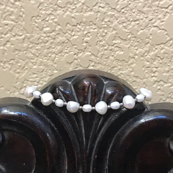 EUC! FAUX PEARL AND HEART BRACELET - Picture 2 of 5